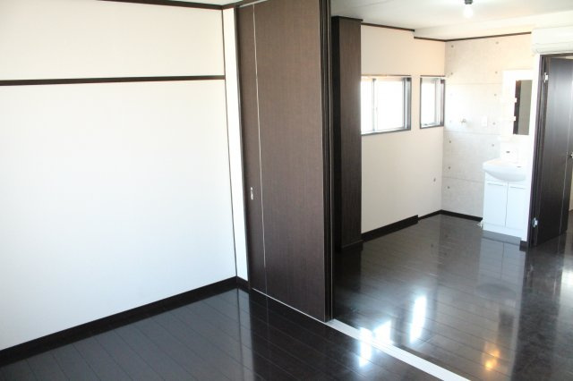 MCビルの居間・リビング