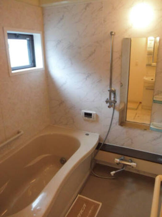 ヴィラ・サンライズＢの浴室