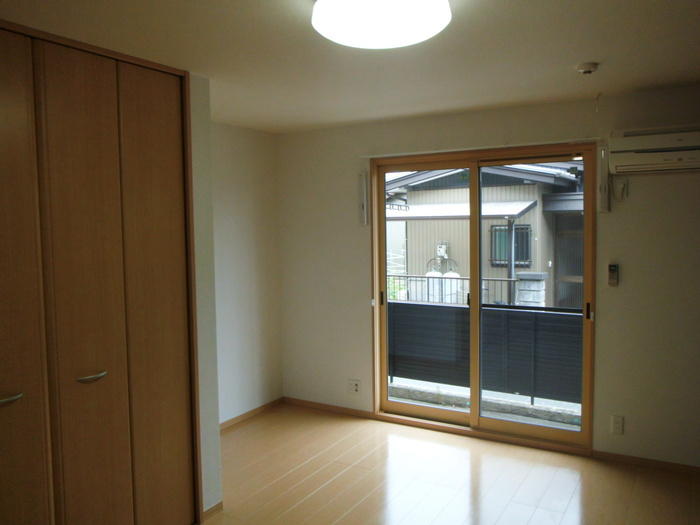 ヴィラ・サンライズＢの居間・リビング