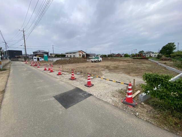 川越市菅間　建築条件なし売地　「川越駅」5.7㎞　全7区画　【芳野小学区】の前面道路含む現地写真