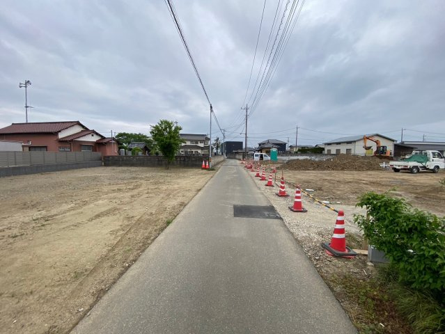 川越市菅間　建築条件なし売地　「川越駅」5.7㎞　全7区画　【芳野小学区】の前面道路含む現地写真