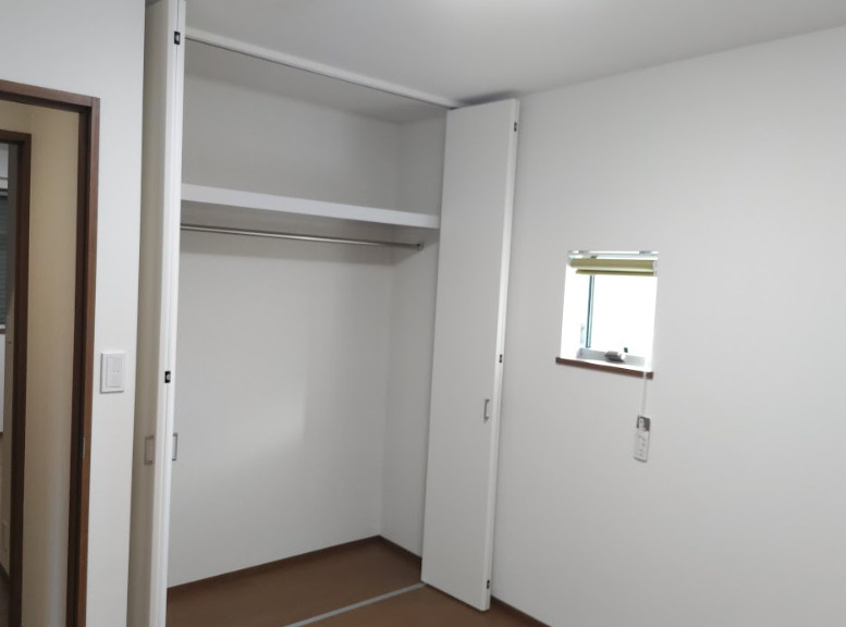 売中古戸建　伊豆の国市大仁の収納|荷物をしまってお部屋を広く使う事が出来ます。バーがあるので洋服をかけて収納しておけます。
