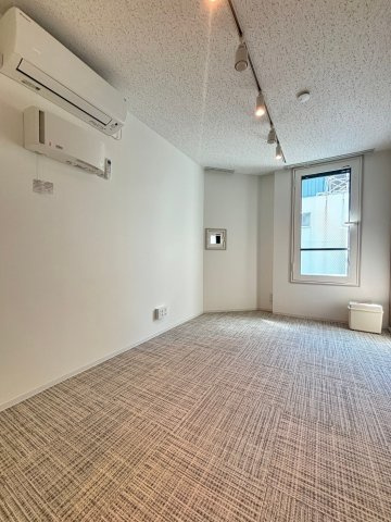 「防音マンション」Konomiレジデンス秋葉原の居間・リビング|防音室は防音床、防音壁、防音天井となっており、まさに楽器を演奏するためにつくられた24時間楽器演奏可能の防音室です