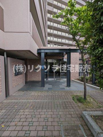 グランドメゾン四條畷のエントランス|エントランス
■物件内覧・資金計画相談・住宅ローン相談、リフォーム相談、お問合せ受付中■
※当日・翌日のご内覧、ご相談はお電話でのお問合せがスムーズです！