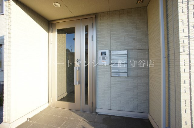 フルールAのエントランス