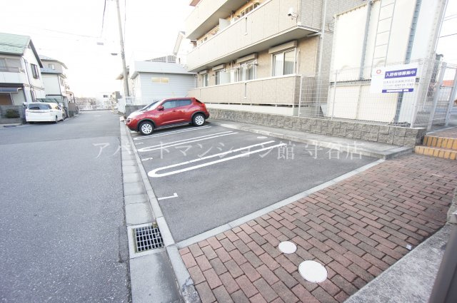 ファミリースクエアの駐車場