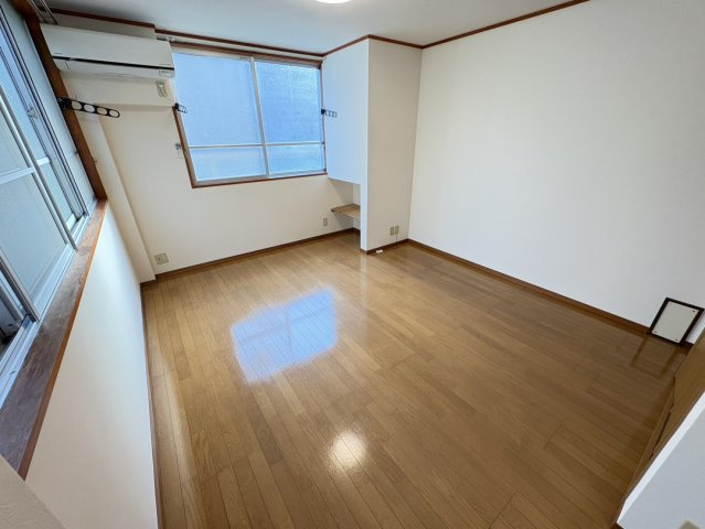 小林ビルの居間・リビング