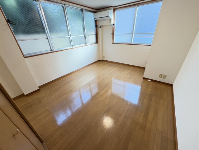 小林ビルの居間・リビング