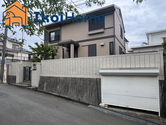 明石市松ヶ丘３丁目　中古のエントランス|●資料・カタログのご請求無料●敷地面積７５．６６坪　建物面積４７．０４坪大型の中古戸建になります