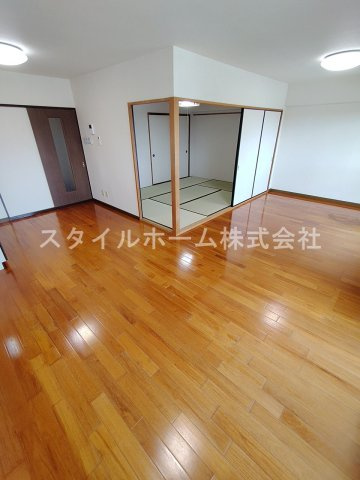 ファインビレッジの居間・リビング