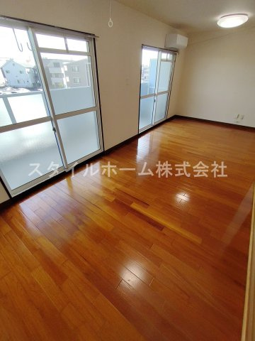 ファインビレッジの居間・リビング