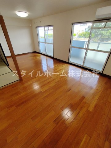 ファインビレッジの居間・リビング