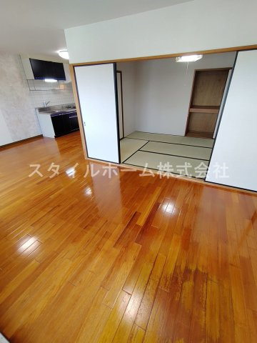 ファインビレッジの居間・リビング