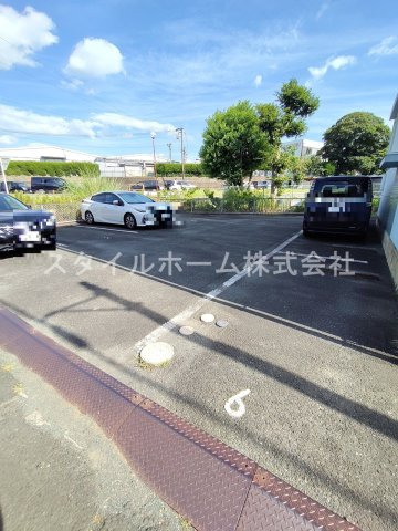 ファインビレッジの駐車場