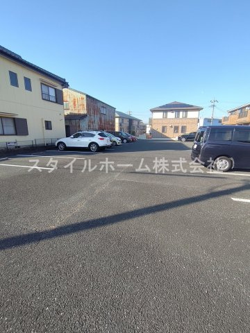 リビングタウン下地Ⅱ　Bの駐車場