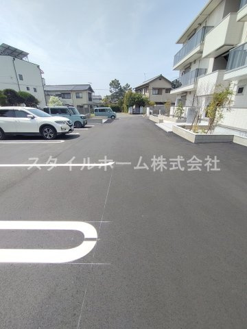ヴィラ胡蝶の駐車場