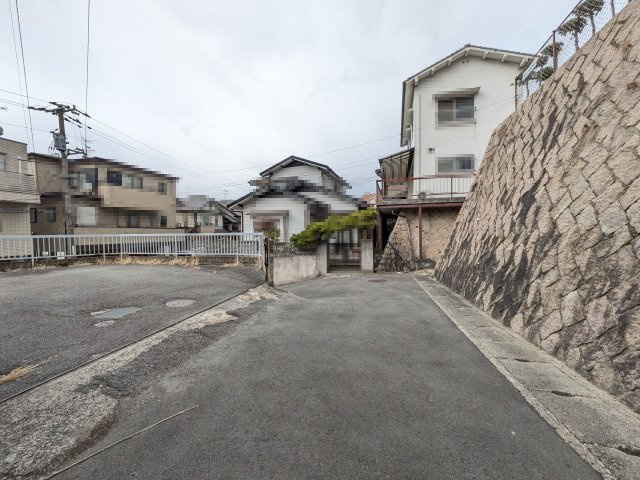 【前面道路含む現地写真】