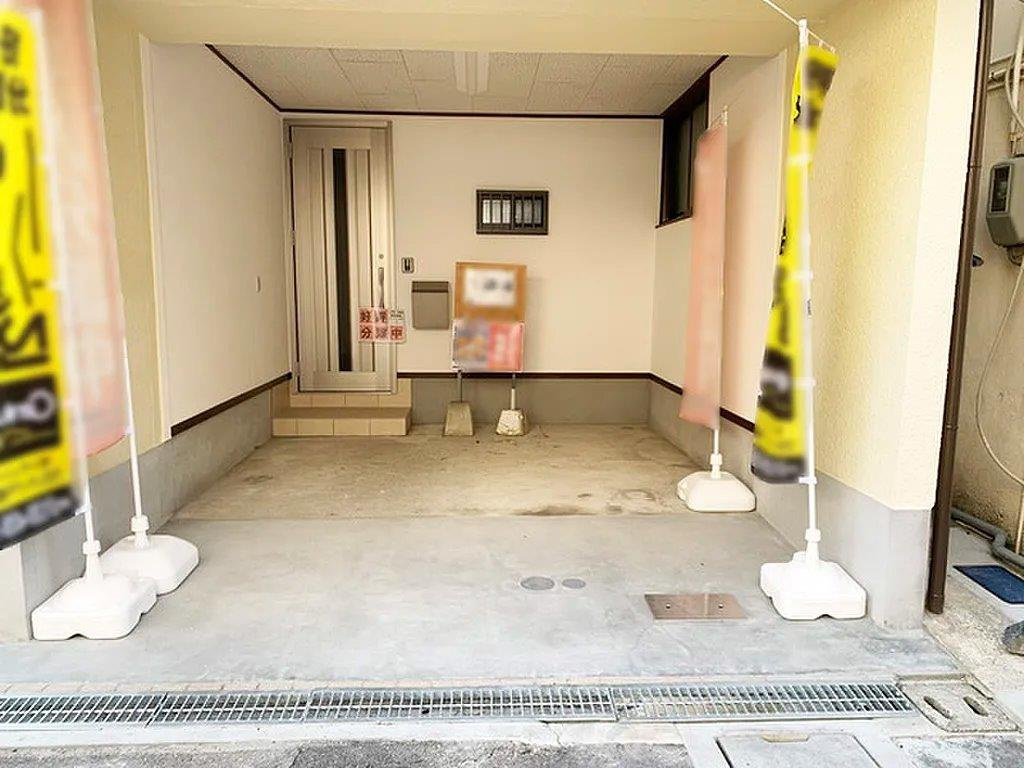 舟田町　一戸建ての駐車場|ビルドインガレージ
■物件内覧・資金計画相談・住宅ローン相談、リフォーム相談、お問合せ受付中■
※当日・翌日のご内覧、ご相談はお電話でのお問合せがスムーズです！