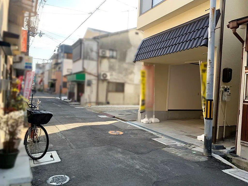 舟田町　一戸建ての前面道路含む現地写真|前面道路含む現地写真　幅員4ｍ
■物件内覧・資金計画相談・住宅ローン相談、リフォーム相談、お問合せ受付中■
※当日・翌日のご内覧、ご相談はお電話でのお問合せがスムーズです！