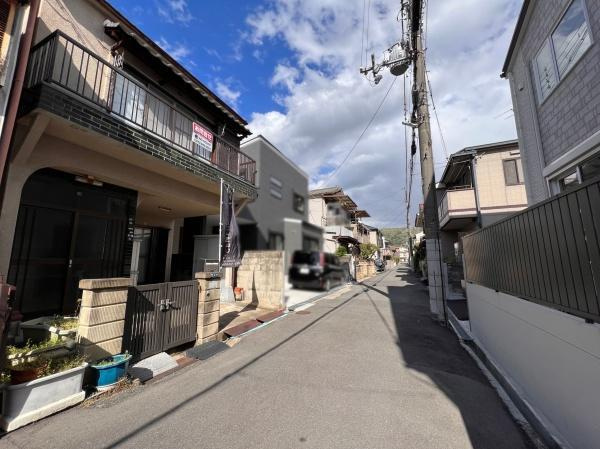 緑が丘２丁目　一戸建ての前面道路含む現地写真|前面道路含む現地写真　幅員4.4ｍ
■物件内覧・資金計画相談・住宅ローン相談、リフォーム相談、お問合せ受付中■
※当日・翌日のご内覧、ご相談はお電話でのお問合せがスムーズです！