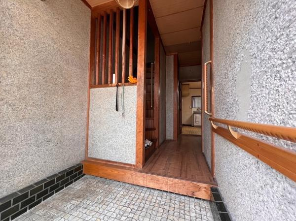 緑が丘２丁目　一戸建ての玄関|玄関
■物件内覧・資金計画相談・住宅ローン相談、リフォーム相談、お問合せ受付中■
※当日・翌日のご内覧、ご相談はお電話でのお問合せがスムーズです！