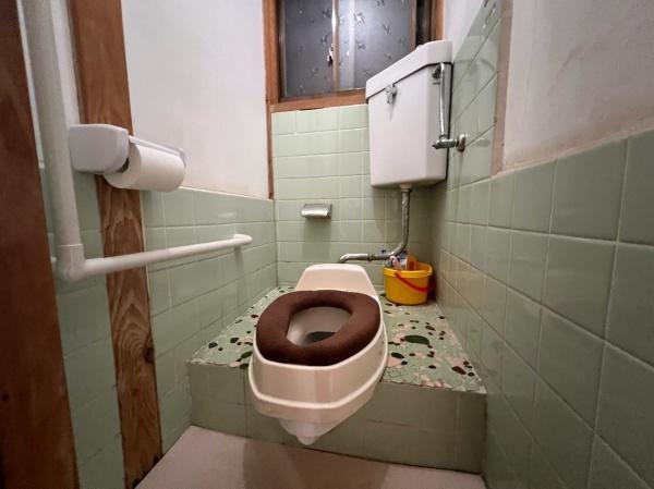 緑が丘２丁目　一戸建てのトイレ|トイレ
■物件内覧・資金計画相談・住宅ローン相談、リフォーム相談、お問合せ受付中■
※当日・翌日のご内覧、ご相談はお電話でのお問合せがスムーズです！