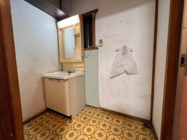 緑が丘２丁目　一戸建ての脱衣所|独立洗面台
■物件内覧・資金計画相談・住宅ローン相談、リフォーム相談、お問合せ受付中■
※当日・翌日のご内覧、ご相談はお電話でのお問合せがスムーズです！