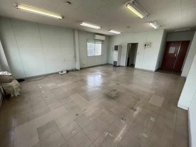 栄ビルの内装