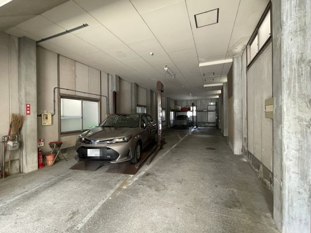 栄ビルの駐車場