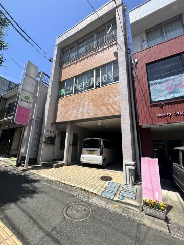 栄ビルの外観