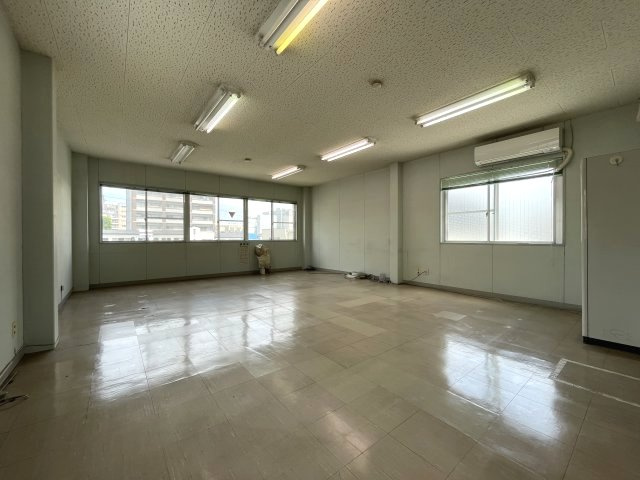 栄ビルの内装