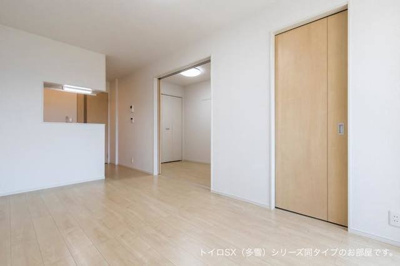 【居間・リビング】 | Ｊ－シャモニー　スロープ　Ⅰ | こちらの居間で趣味の時間をお楽しみください
