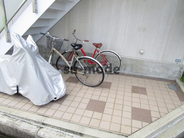 ローズミード総持寺の駐車場