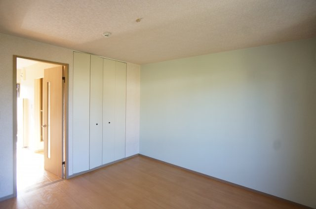 【洋室】 | メゾクレール・ナカモトB | ごゆっくりおくつろぎください