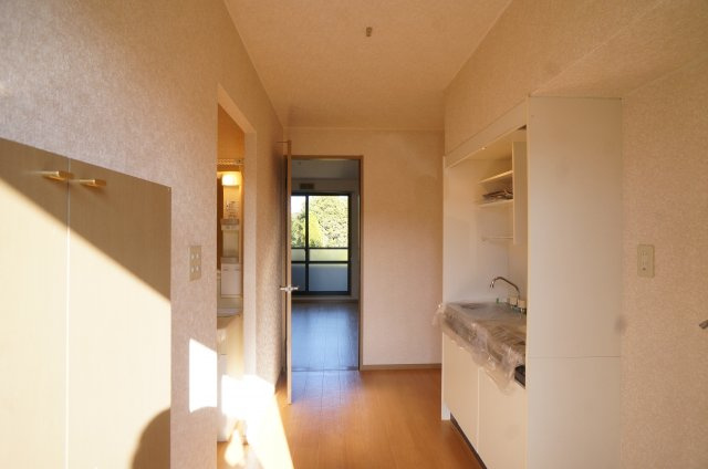 【内装】 | メゾクレール・ナカモトB | 玄関から見た内装です