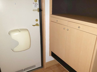 【玄関】 | ロイヤルコート