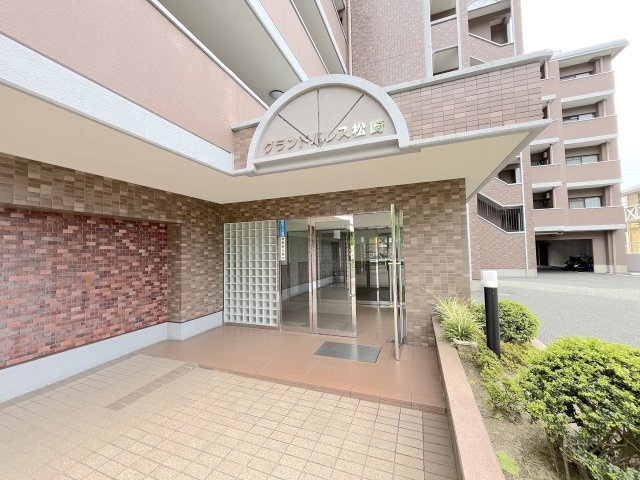 グランドパレス松崎のエントランス