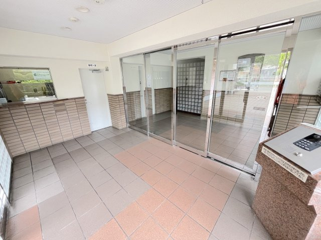 グランドパレス松崎のエントランス