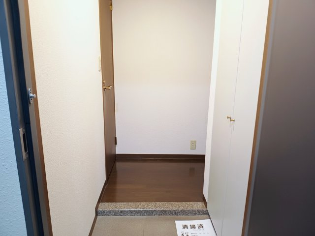 カーサマリアージュササキの玄関