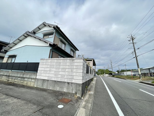 蓑川町貸店舗の駐車場