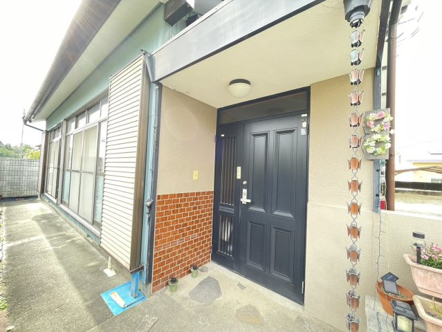 蓑川町貸店舗のエントランス