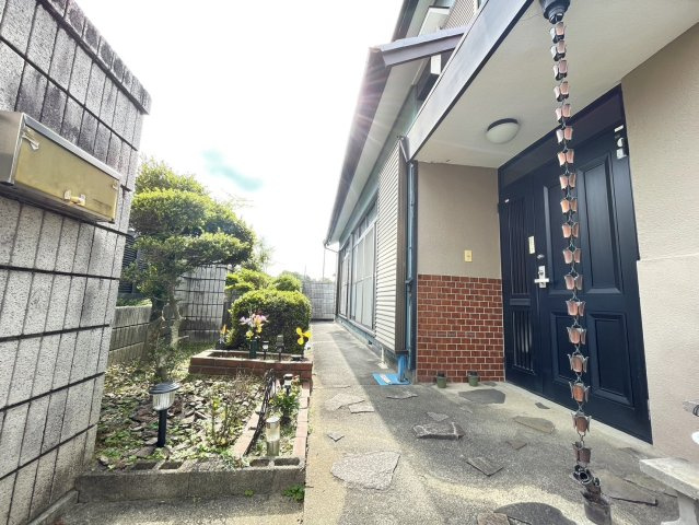 蓑川町貸店舗のエントランス