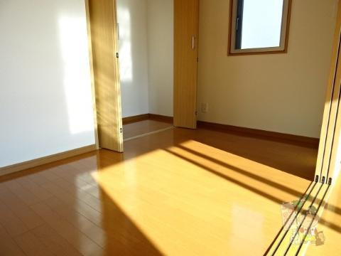 レジデンス鹿田の居間・リビング|サービスルーム