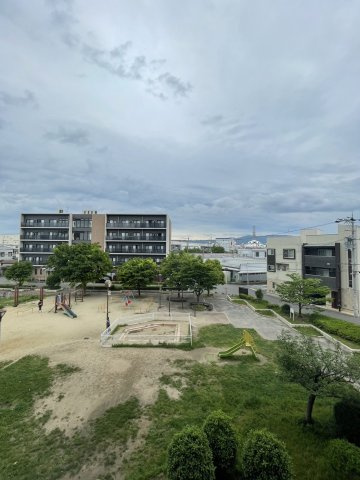 エスリード鶴見緑地公園の展望|3階部分ですが、目の前が公園のため開放感も感じられ眺望良好！