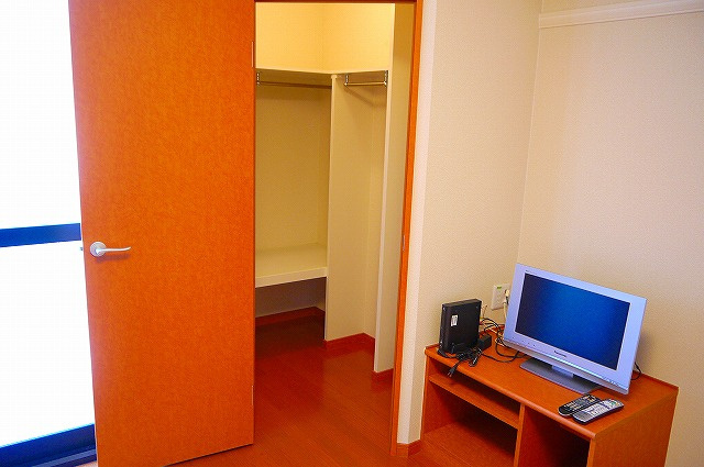 レオパレスＬａ　Ｖｉｓｔａ２の洋室|広々とした洋室です