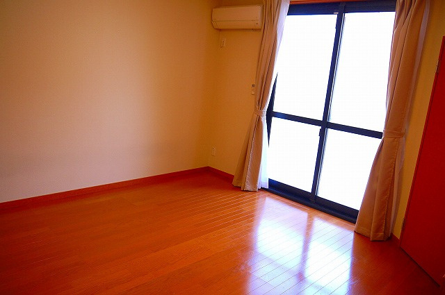 レオパレスＬａ　Ｖｉｓｔａ２の居間・リビング|こちらのリビングで趣味の時間をお楽しみください