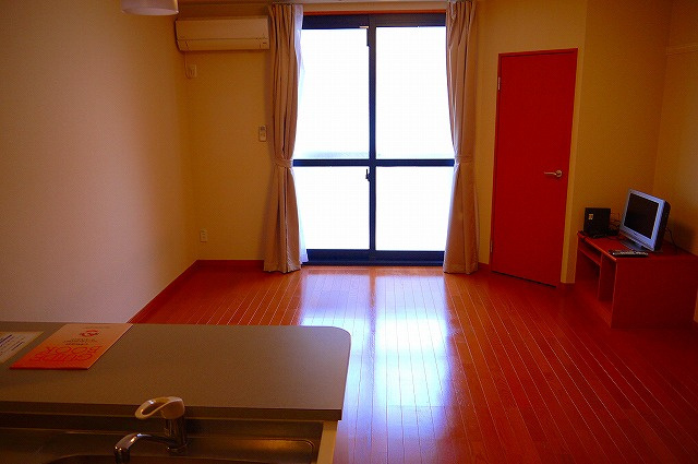 レオパレスＬａ　Ｖｉｓｔａ２の居間・リビング|こちらのリビングで趣味の時間をお楽しみください