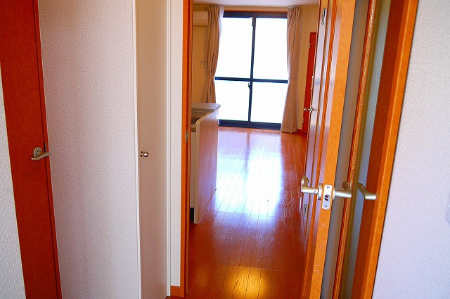 レオパレスＬａ　Ｖｉｓｔａ２の洋室|コンパクトで使いやすい洋室です