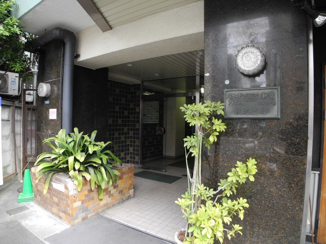バラードハイム新宿渡辺ビルのエントランス