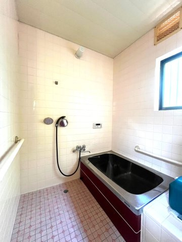 緑豊かな住環境■角地■丁寧にお使いの４ＳＬＤＫ■カーポートは駐車２台可能■亀岡市畑野町千ケ畑高橋の浴室|浴室